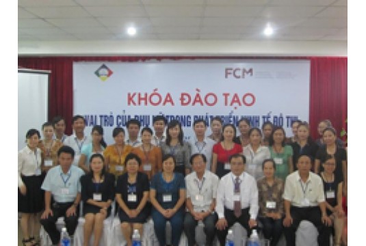 Khoá đào tạo “Vai trò của phụ nữ trong phát triển kinh tế đô thị” tại TP Hà Tĩnh
